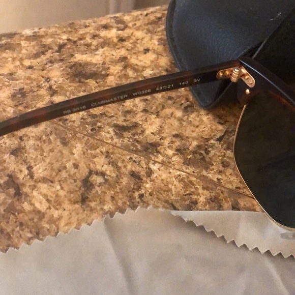 Ray-Ban Clubmaster with Case - Picture 5 of 6